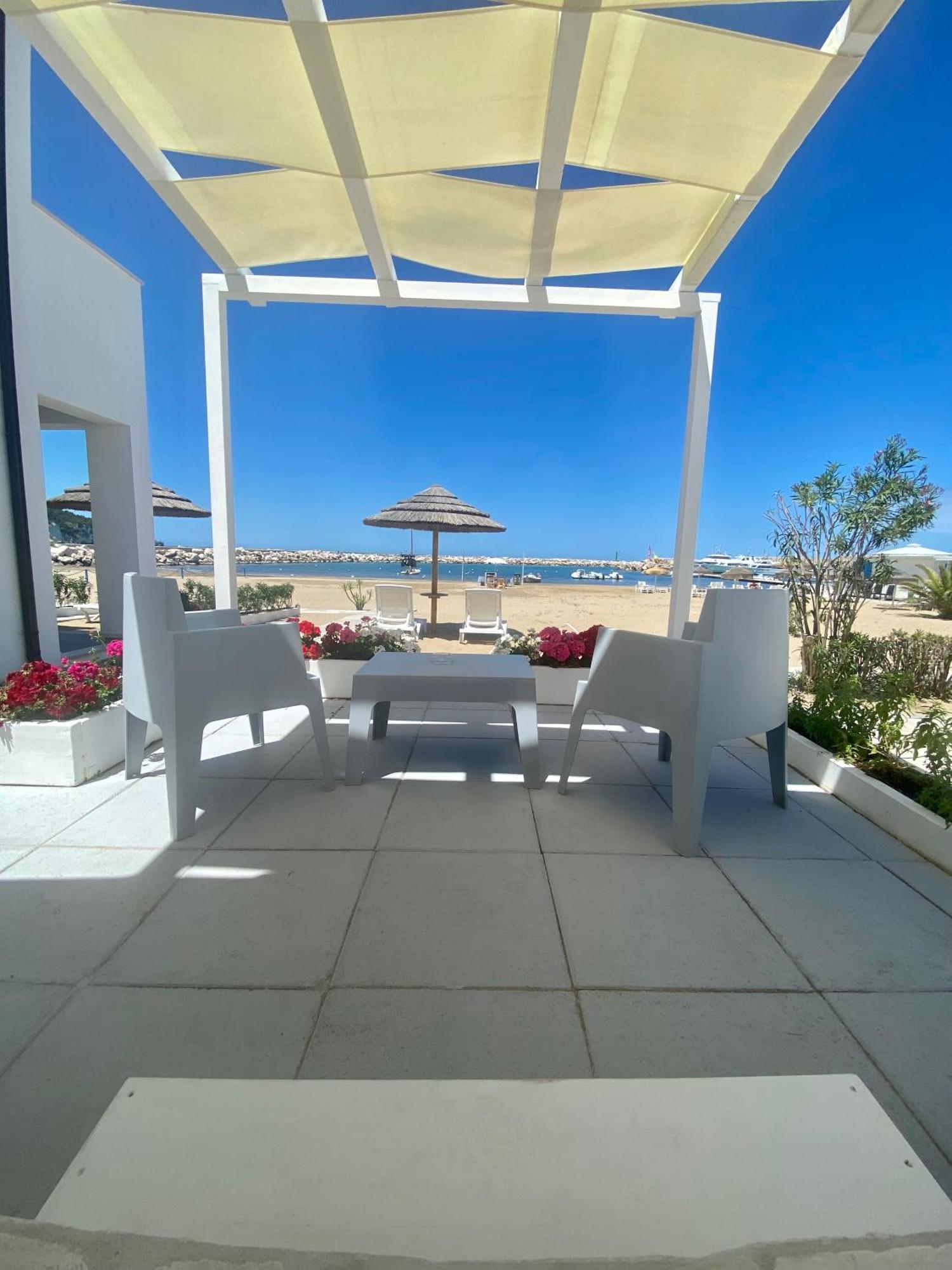 Marina Bay Beach Suites Peschici Exterior photo