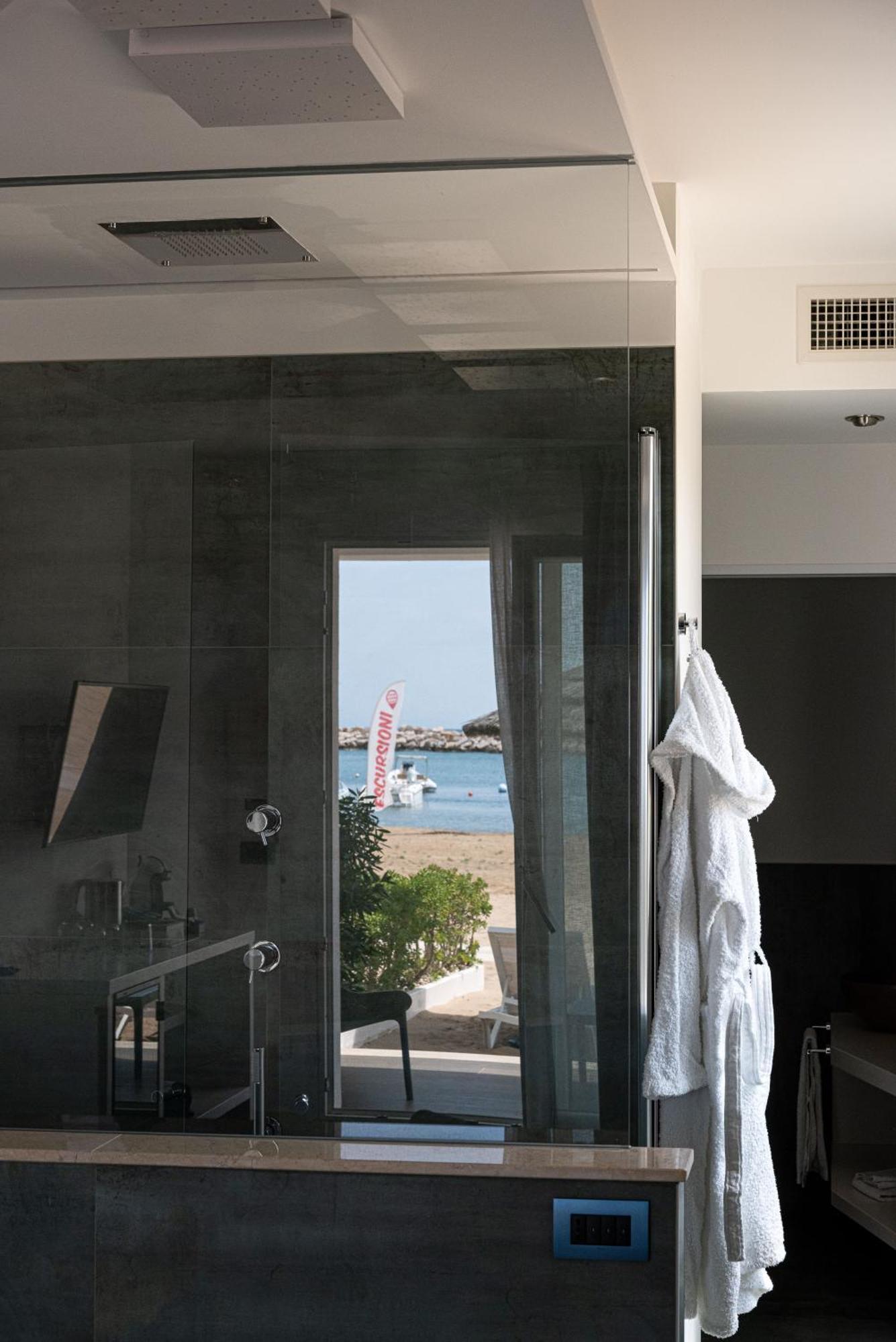 Marina Bay Beach Suites Peschici Exterior photo