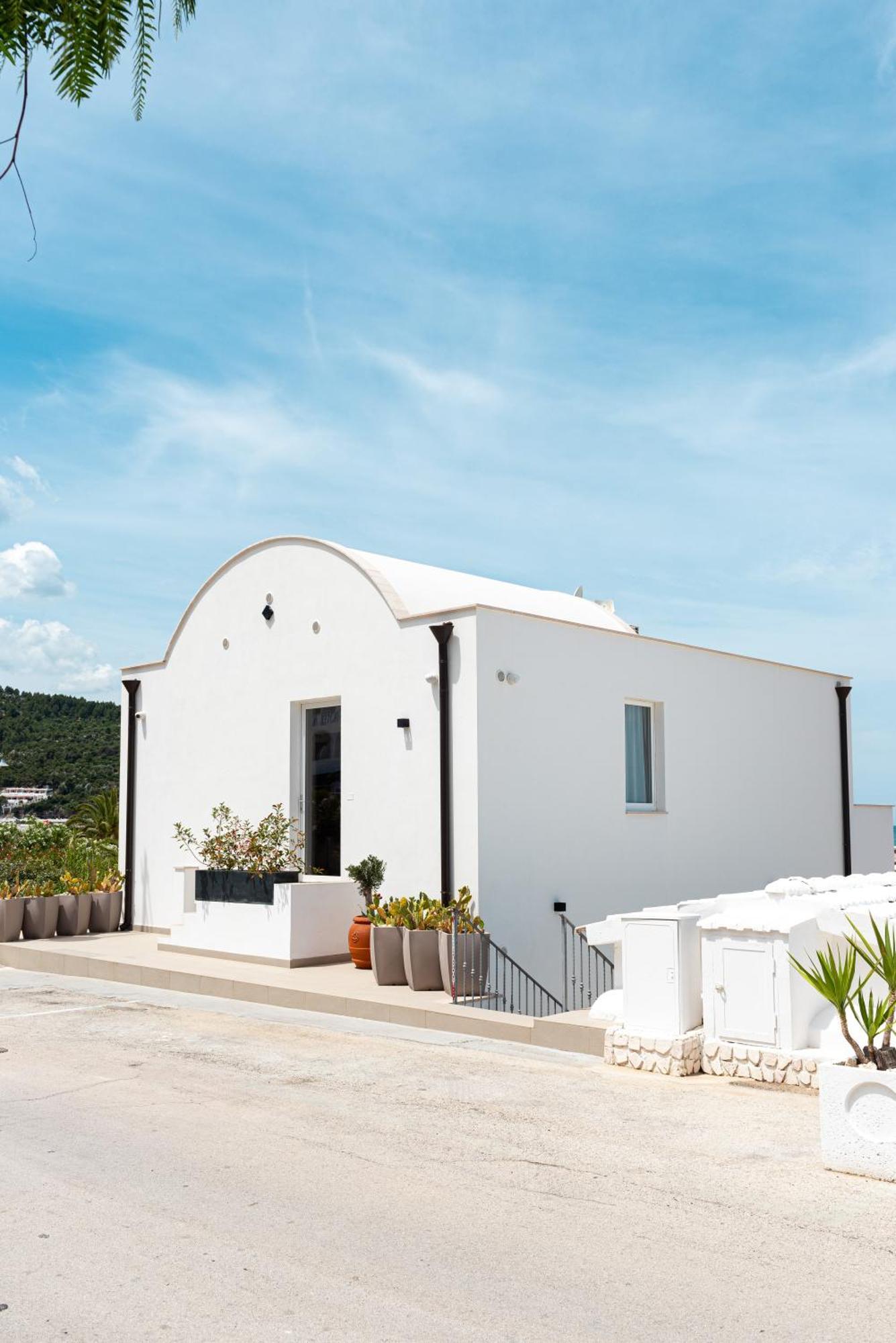 Marina Bay Beach Suites Peschici Exterior photo
