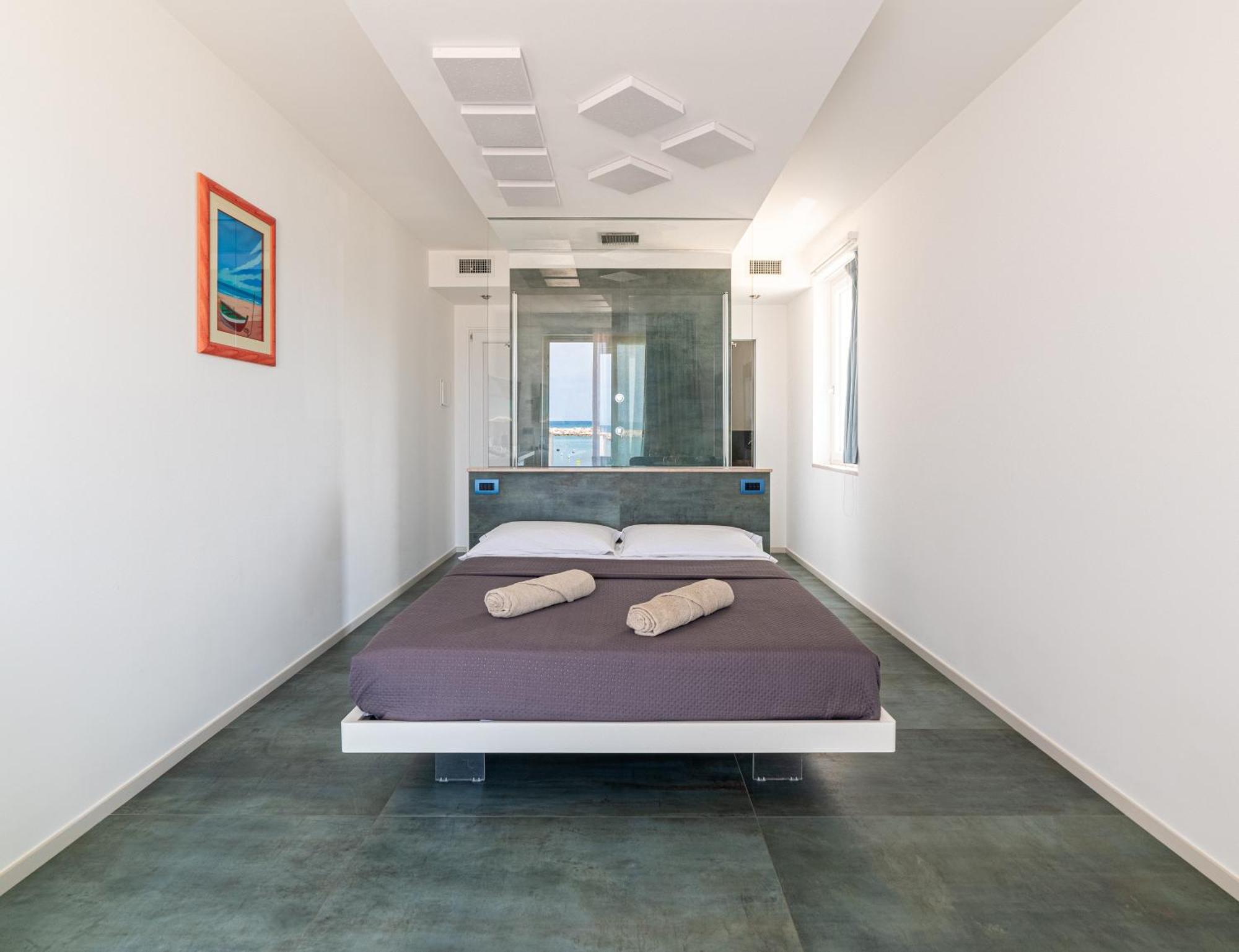Marina Bay Beach Suites Peschici Exterior photo
