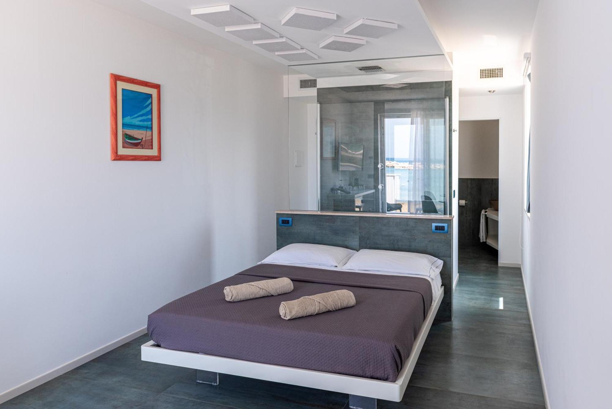 Marina Bay Beach Suites Peschici Exterior photo