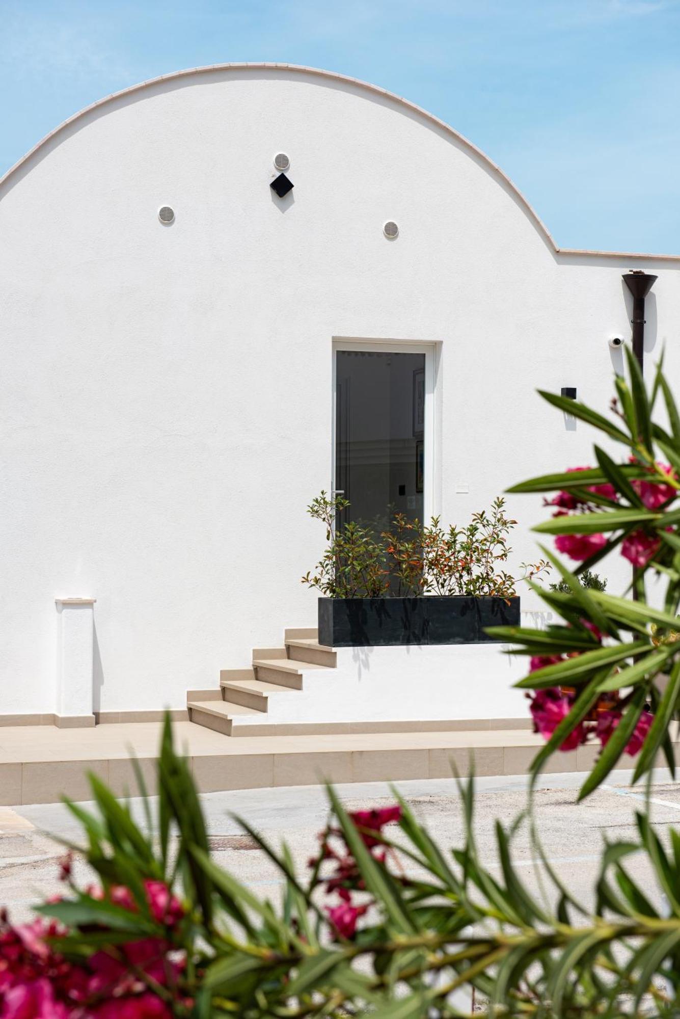 Marina Bay Beach Suites Peschici Exterior photo