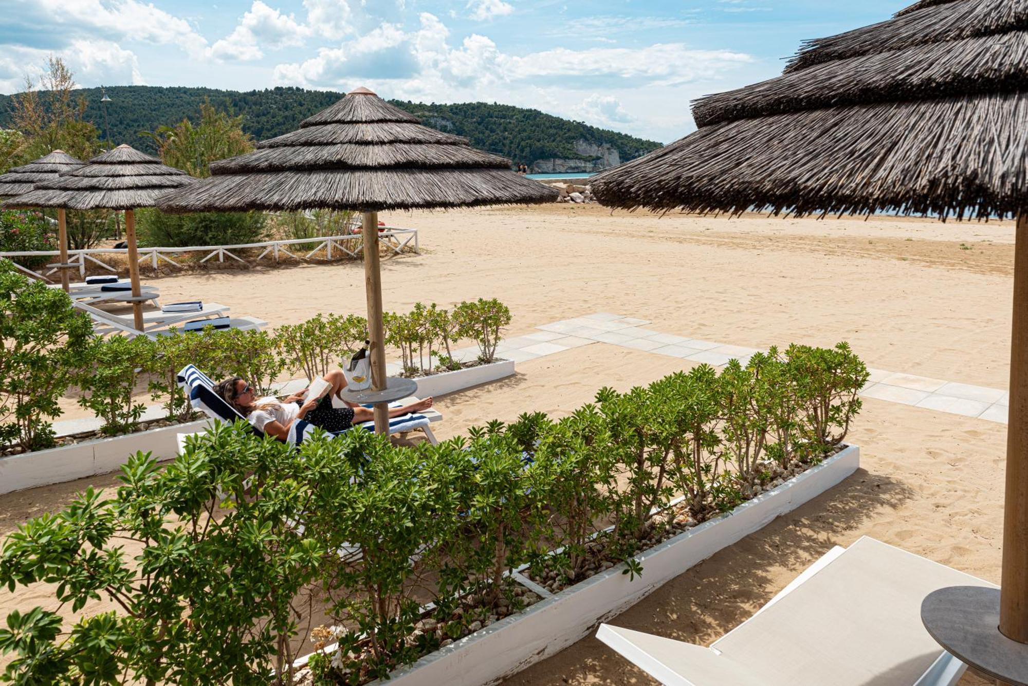 Marina Bay Beach Suites Peschici Exterior photo